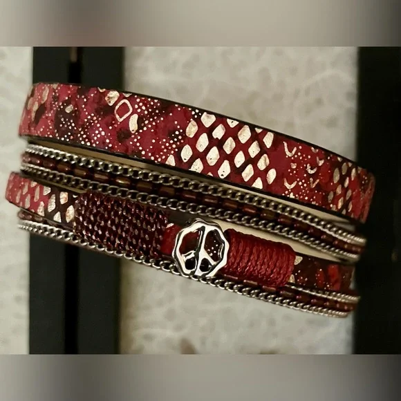 Lot of 4 Fashion Bracelets Costume Jewelry - Picture 2 of 6